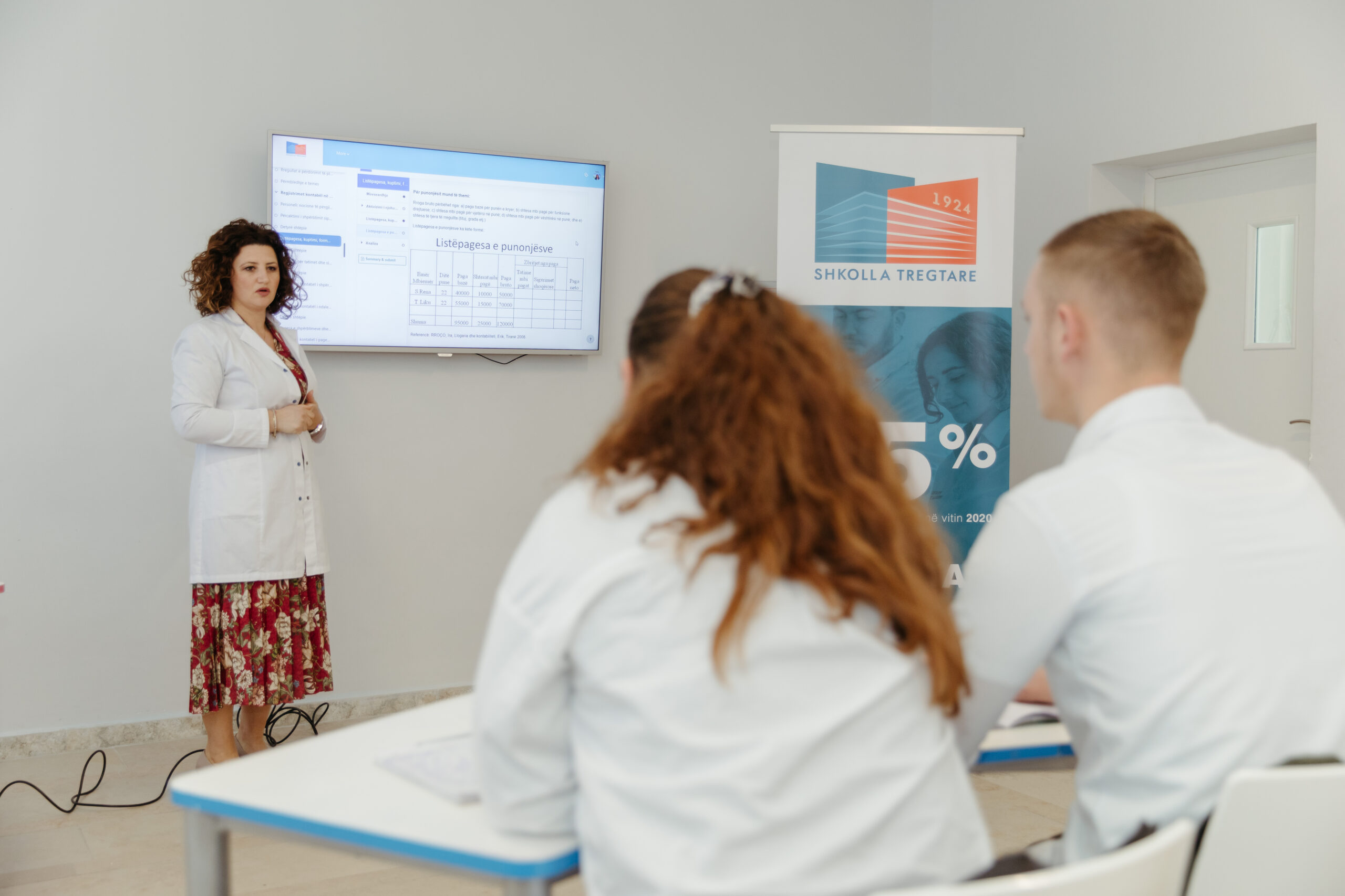 Pedagogjia Digjitale në fokus: Mësuesit e shkollave profesionale përqafojnë metodat e reja të mësimdhënies