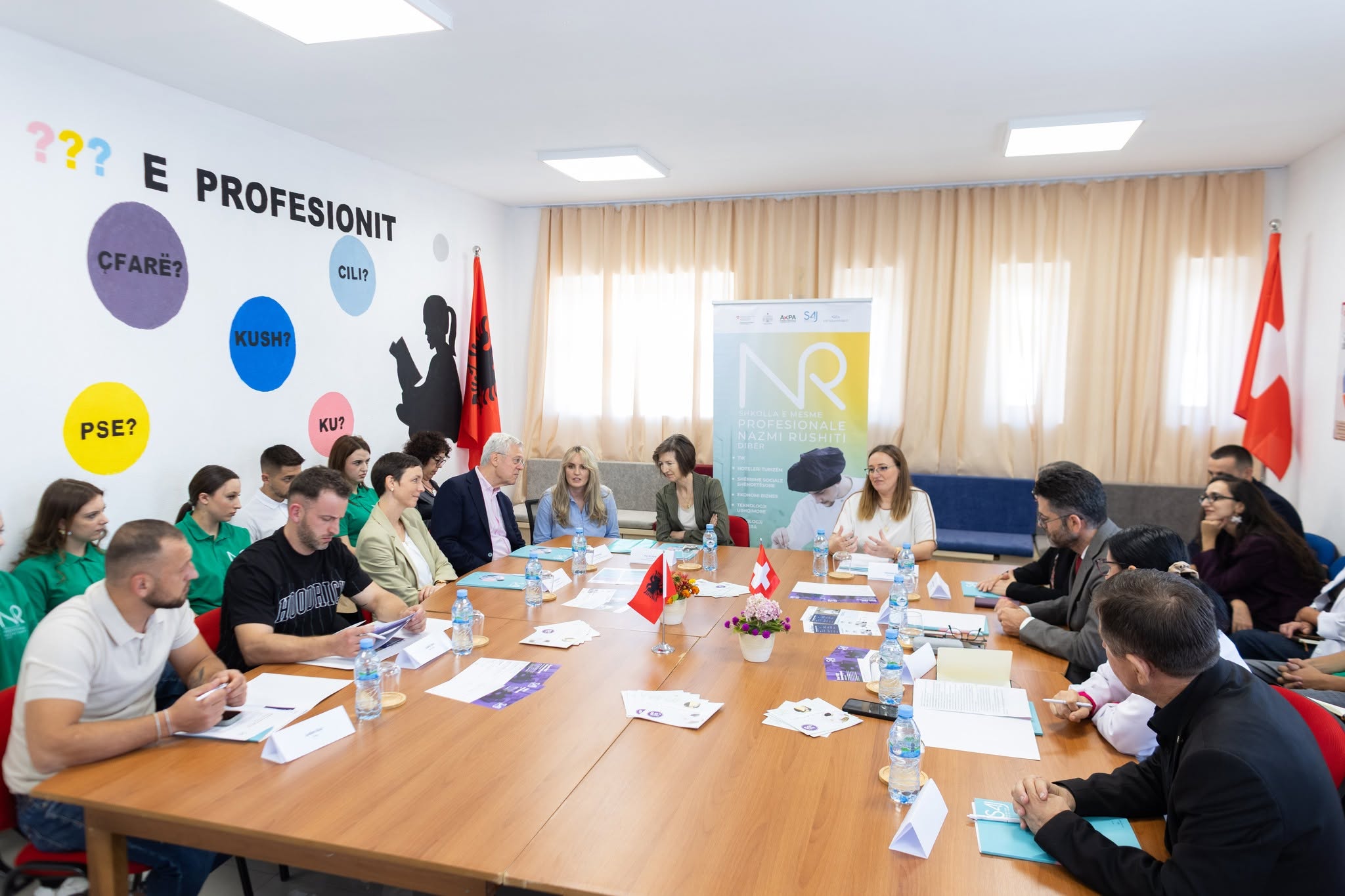 Arsimi Dual në fokus të vizitës së partnerëve ndërkombëtarë në Shkollën “Nazmi Rushiti” - Gallery image 2