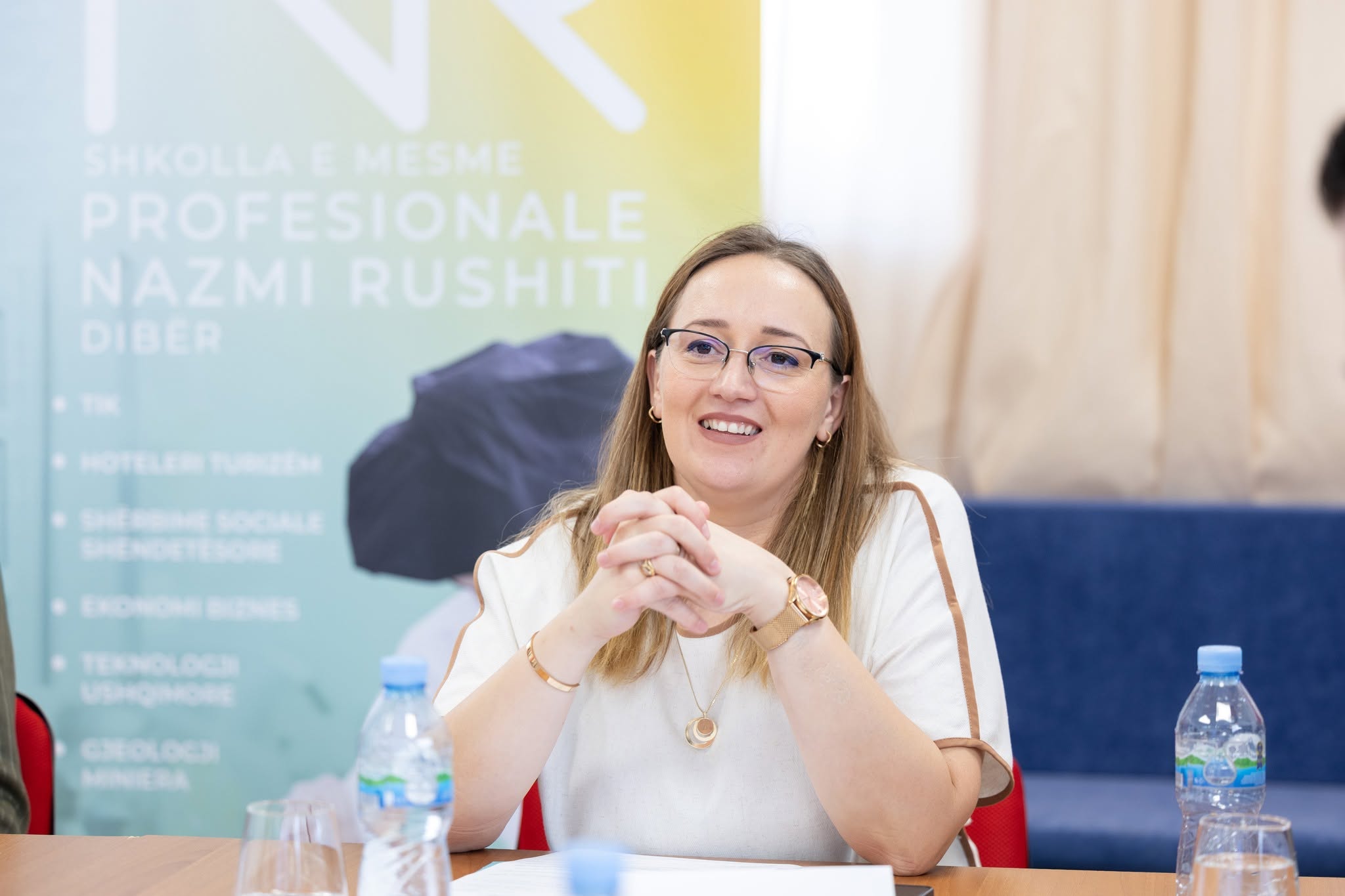 Arsimi Dual në fokus të vizitës së partnerëve ndërkombëtarë në Shkollën “Nazmi Rushiti” - Gallery image 4